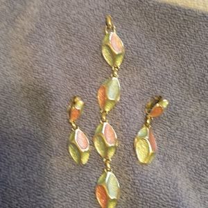 Bracelet and clip earrings